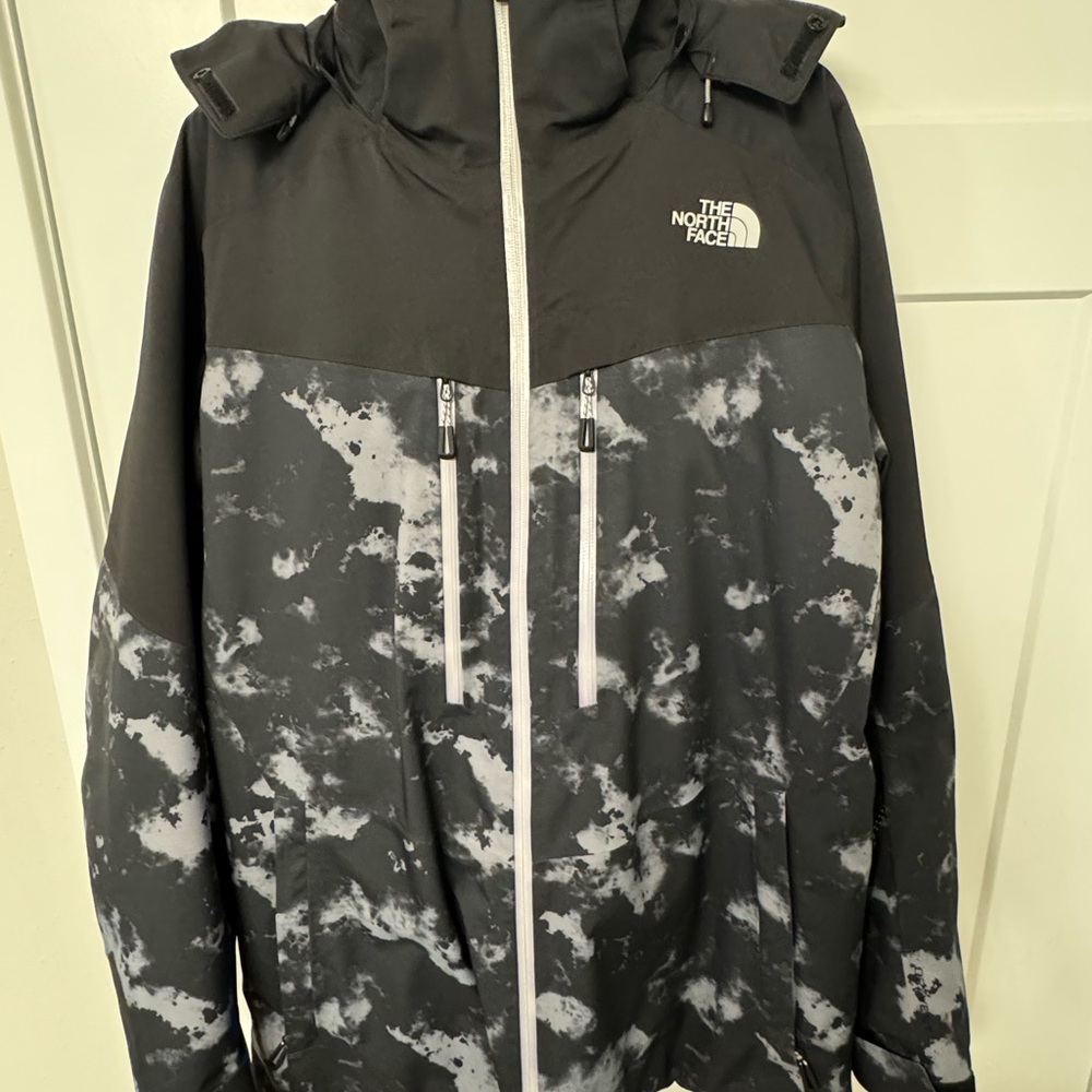 The North Face Men's Black and Gray Ski Jacket and Ski Pants
